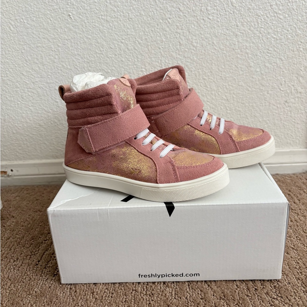 Kids High-Top Sneakers in Dusty Pink with Gold Accent